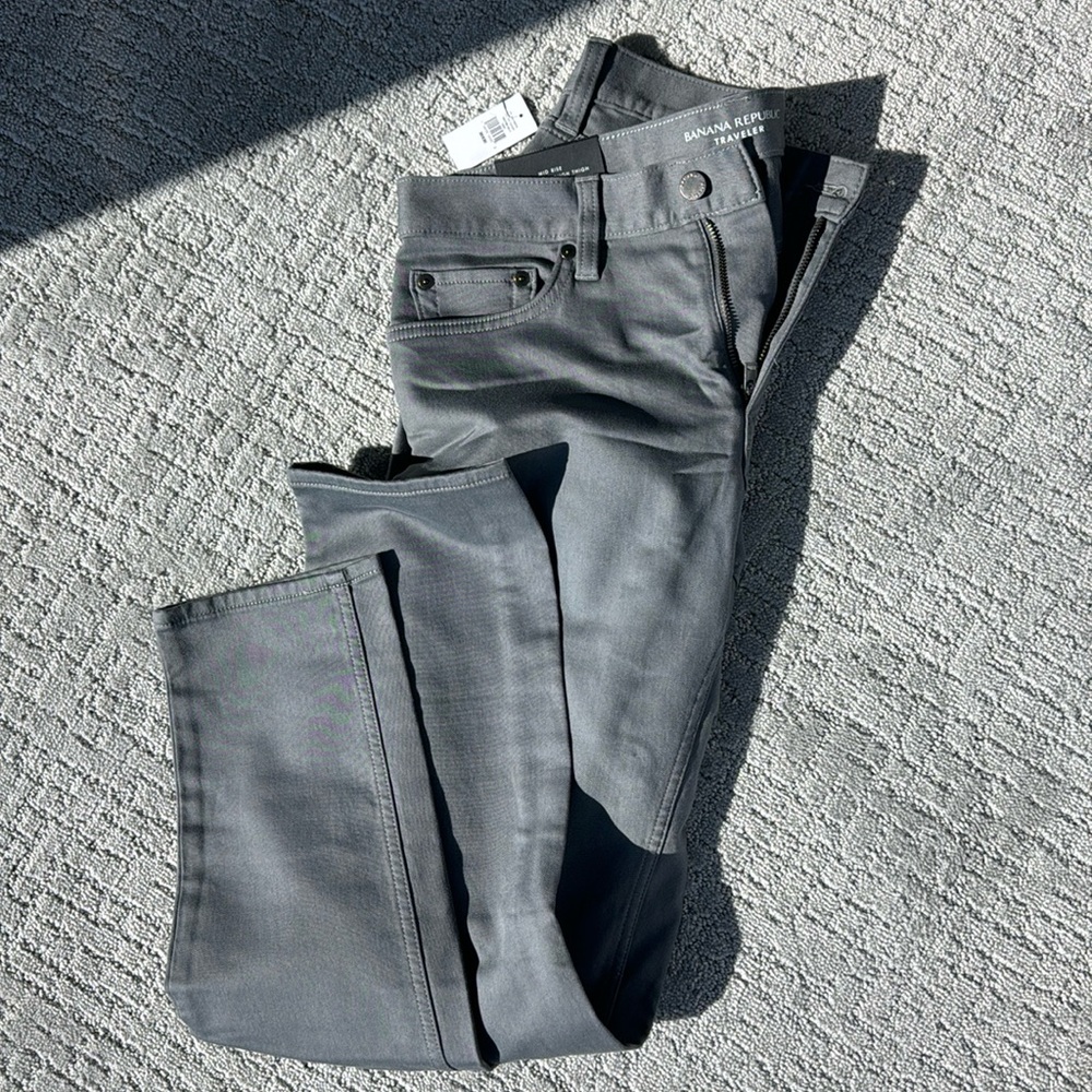Men’s mid rise, straight tapered, leg pants